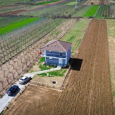 E Shtojzovalleve Villa *